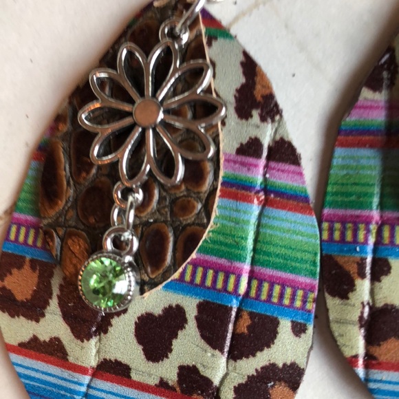 Leather earrings with dangle - Picture 3 of 3